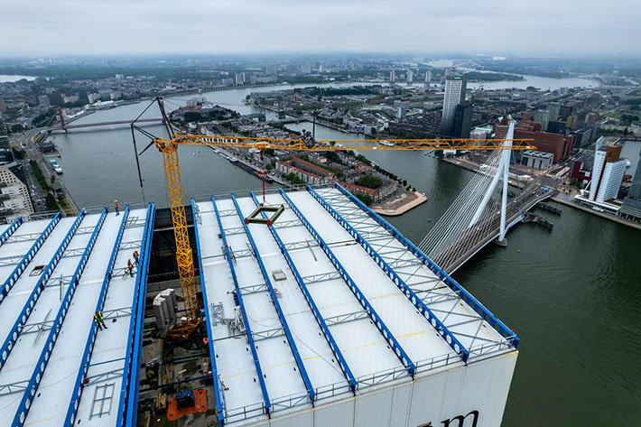 Liebherr fast-erecting crane 34 K at work on the tallest building in the Benelux region